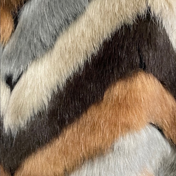 Refuge Brown/gray/tan Faux Fur large Vest with removable Belt. EUC - Picture 6 of 7